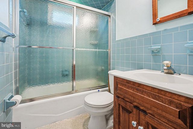 1141 FAIRMONT DR, Harrisburg, PA 17112