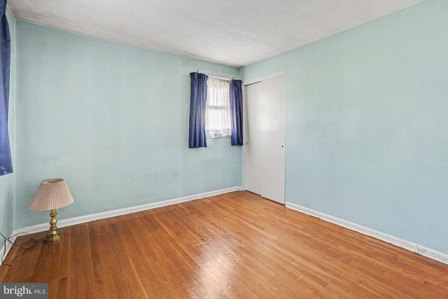 1141 FAIRMONT DR, Harrisburg, PA 17112