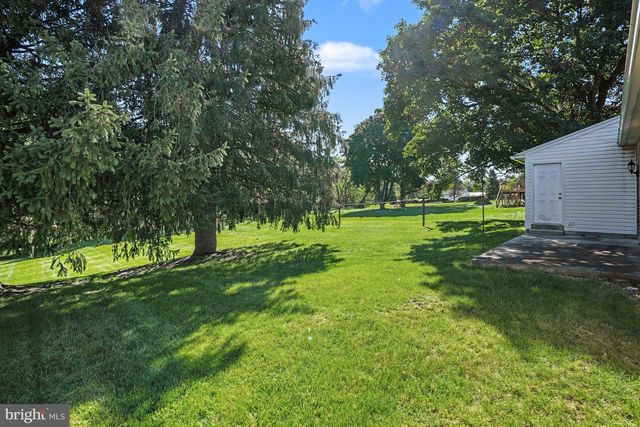 1141 FAIRMONT DR, Harrisburg, PA 17112