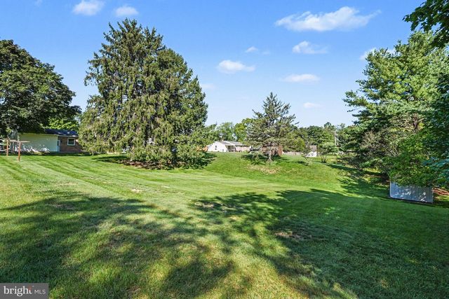 1141 FAIRMONT DR, Harrisburg, PA 17112