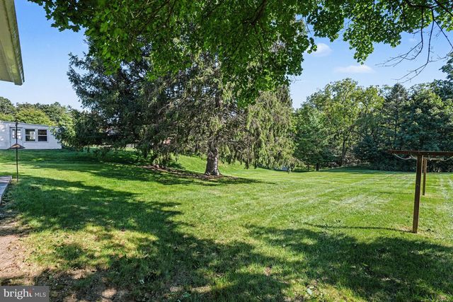1141 FAIRMONT DR, Harrisburg, PA 17112