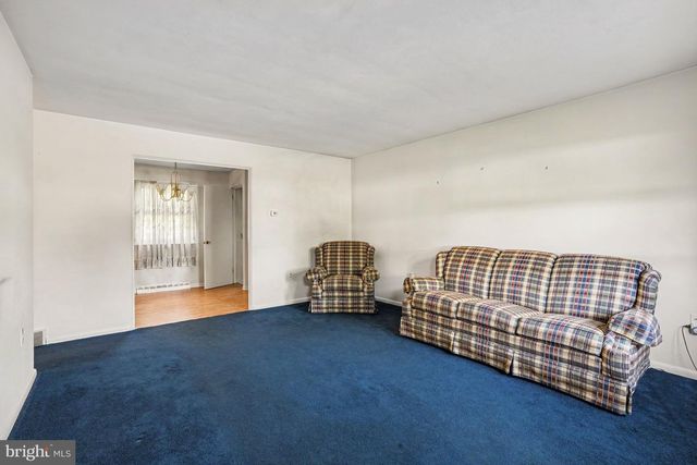 1141 FAIRMONT DR, Harrisburg, PA 17112
