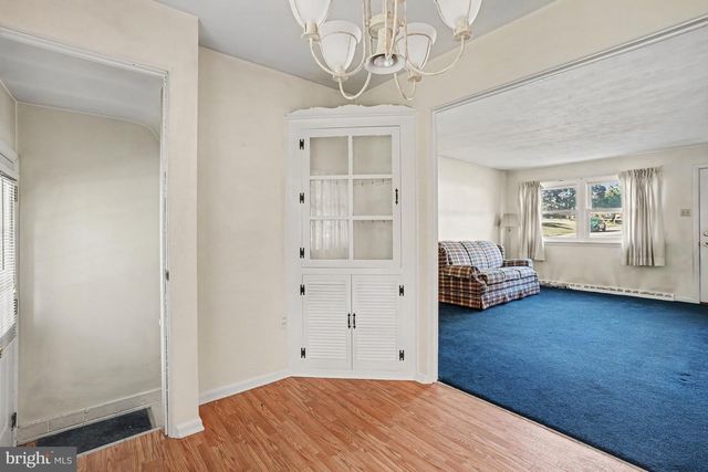 1141 FAIRMONT DR, Harrisburg, PA 17112