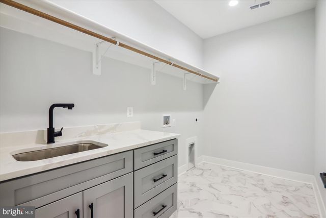 1927 GRIFFITH RD, Falls Church, VA 22043