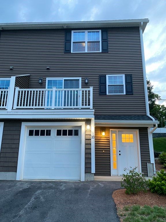 4 Fairview St 10, Chelmsford, MA 01863