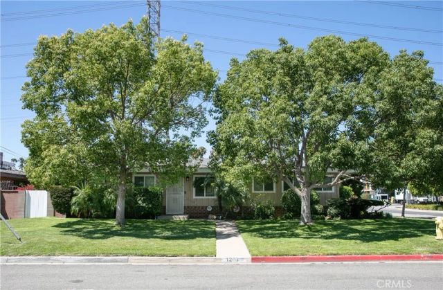 1203 W Laster Avenue, Anaheim, CA 92802