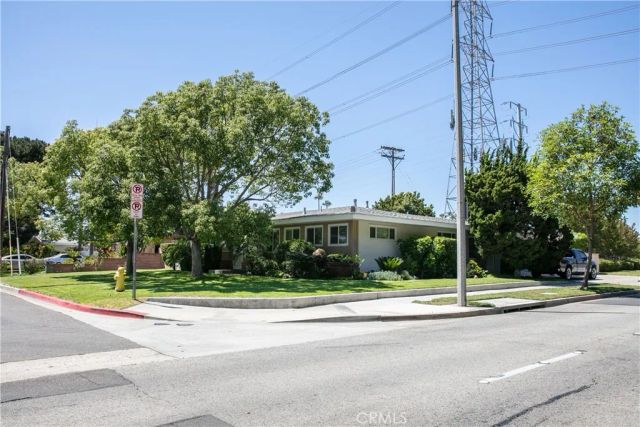 1203 W Laster Avenue, Anaheim, CA 92802