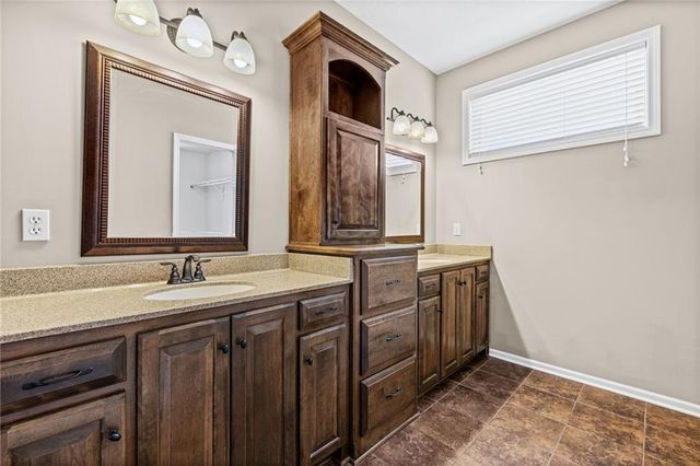 10200 NE 102nd Street, Kansas City, MO 64157