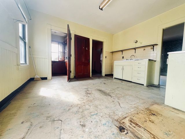 157-159 Lebanon St, Springfield, MA 01109