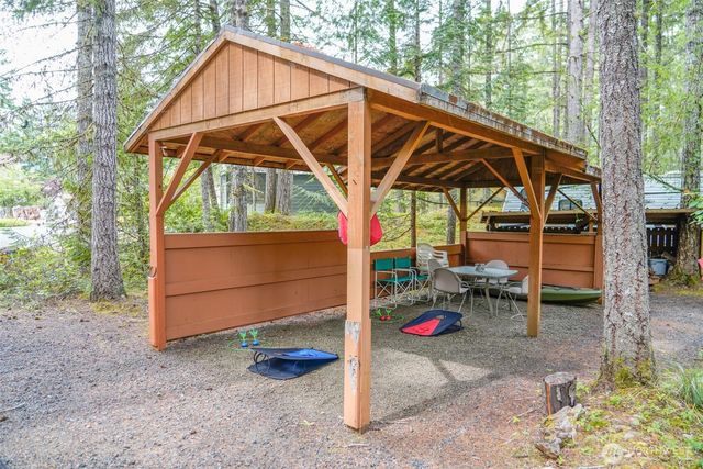 531 N Kokanee Ridge Drive, Hoodsport, WA 98548