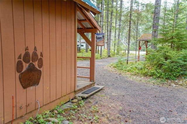 531 N Kokanee Ridge Drive, Hoodsport, WA 98548