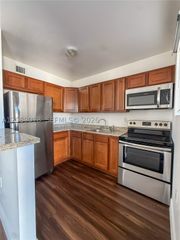 540 NW 7th St 26, Miami, FL 33136