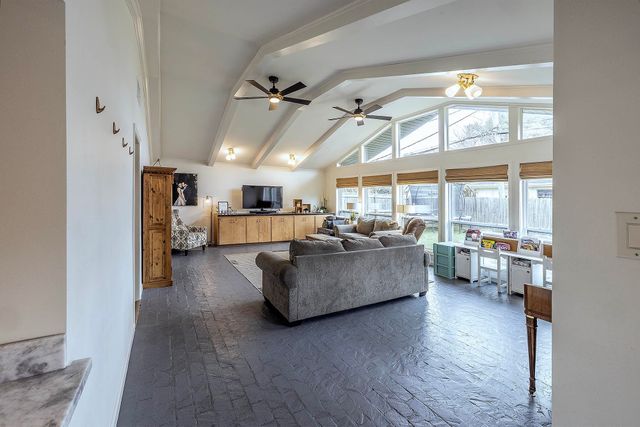 23 Dallas Dr, Houma, LA 70360