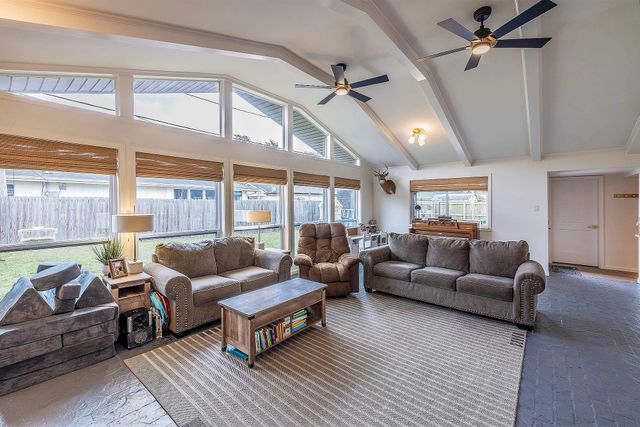 23 Dallas Dr, Houma, LA 70360