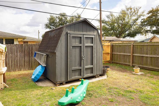 23 Dallas Dr, Houma, LA 70360