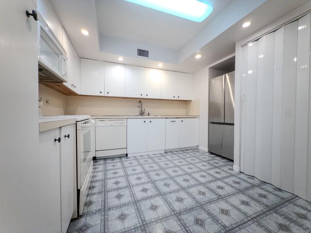 2800 N 46th A502, Hollywood, FL 33021