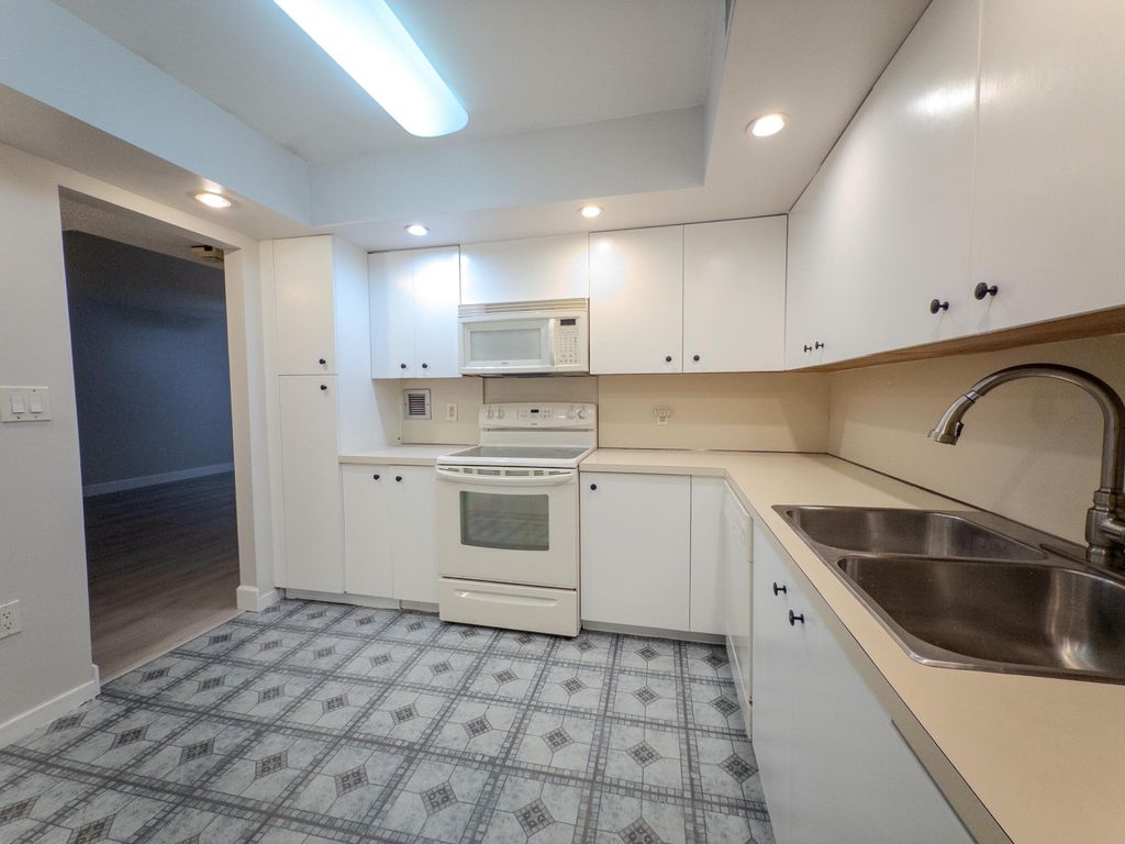 2800 N 46th A502, Hollywood, FL 33021