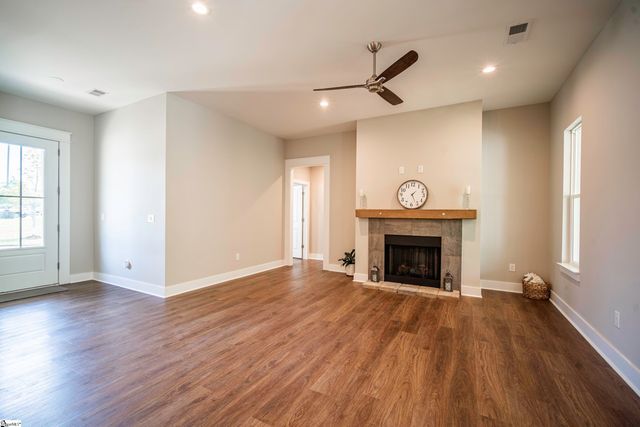 221 Wood River Way, Taylors, SC 29687