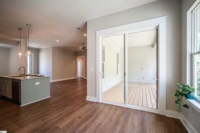 221 Wood River Way, Taylors, SC 29687