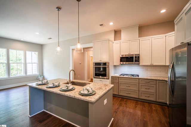 221 Wood River Way, Taylors, SC 29687