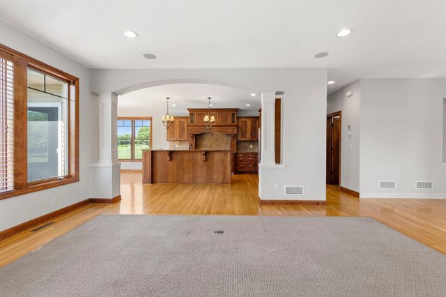 1634 Isabella Parkway, Chaska, MN 55318