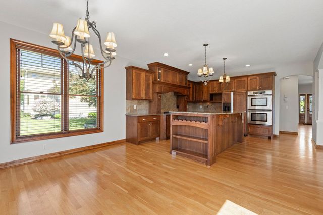 1634 Isabella Parkway, Chaska, MN 55318