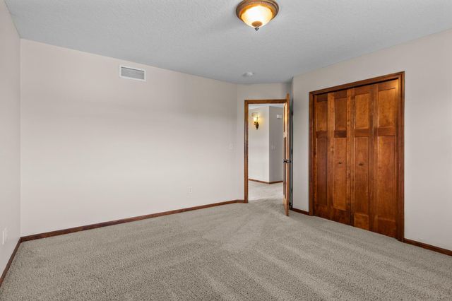 1634 Isabella Parkway, Chaska, MN 55318