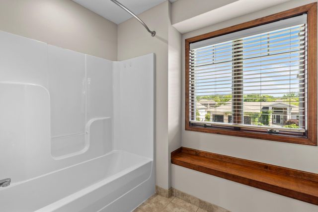 1634 Isabella Parkway, Chaska, MN 55318