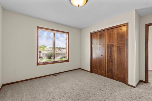 1634 Isabella Parkway, Chaska, MN 55318
