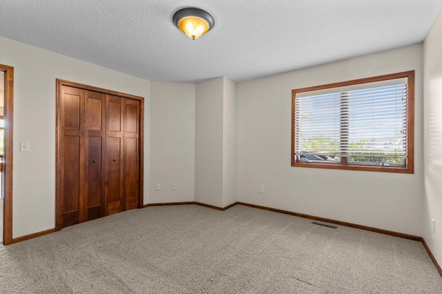 1634 Isabella Parkway, Chaska, MN 55318