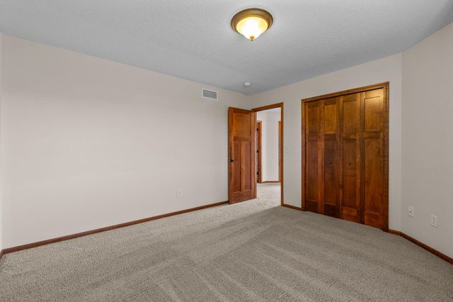 1634 Isabella Parkway, Chaska, MN 55318
