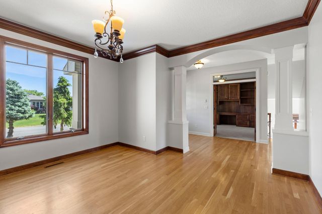 1634 Isabella Parkway, Chaska, MN 55318