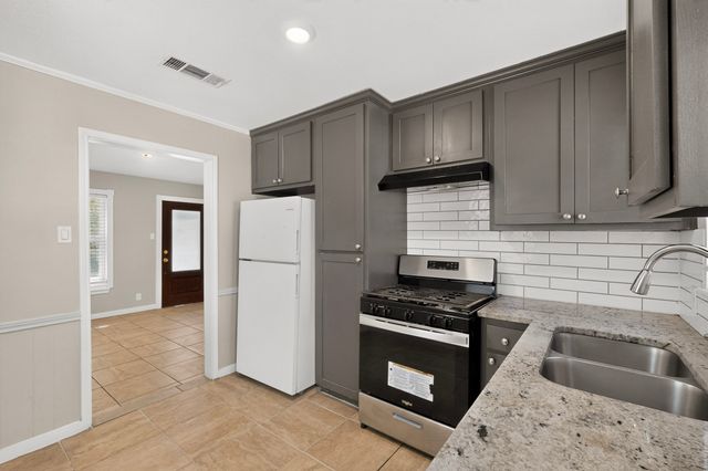 709 SE 2nd Street, Grand Prairie, TX 75051