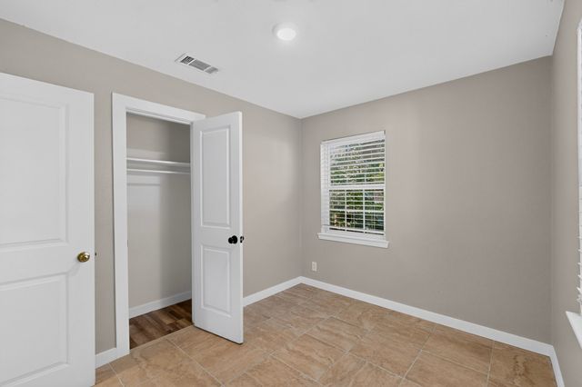709 SE 2nd Street, Grand Prairie, TX 75051
