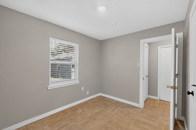 709 SE 2nd Street, Grand Prairie, TX 75051