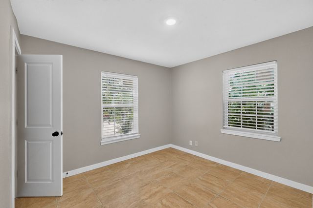 709 SE 2nd Street, Grand Prairie, TX 75051