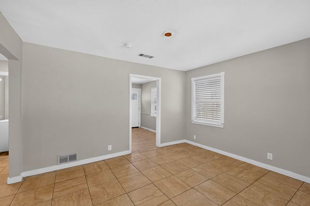 709 SE 2nd Street, Grand Prairie, TX 75051