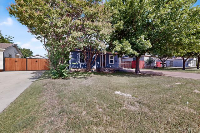 709 SE 2nd Street, Grand Prairie, TX 75051