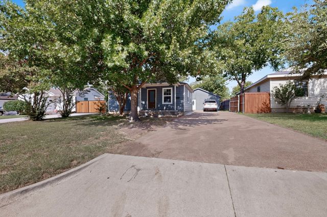 709 SE 2nd Street, Grand Prairie, TX 75051