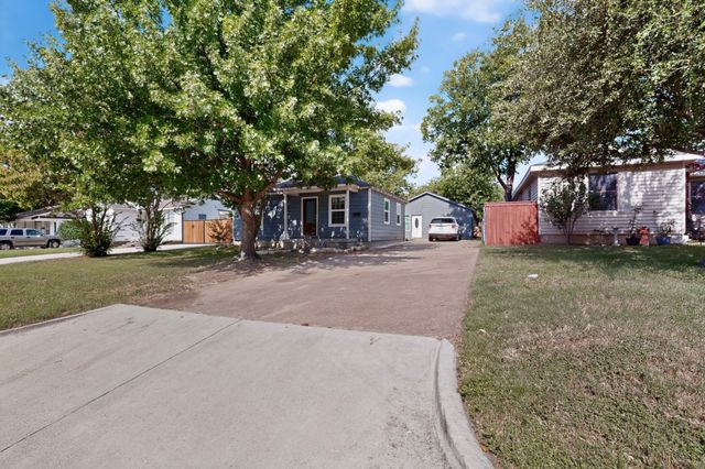 709 SE 2nd Street, Grand Prairie, TX 75051