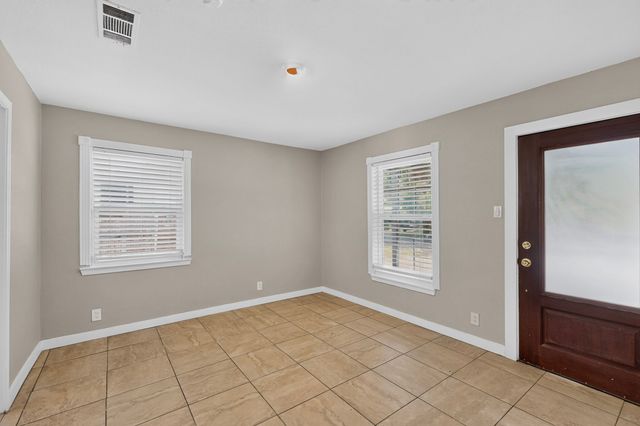 709 SE 2nd Street, Grand Prairie, TX 75051