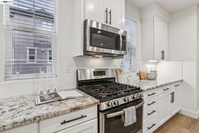 3933 Portola Cmn 1, Livermore, CA 94551