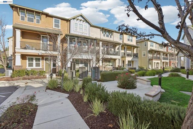 3933 Portola Cmn 1, Livermore, CA 94551