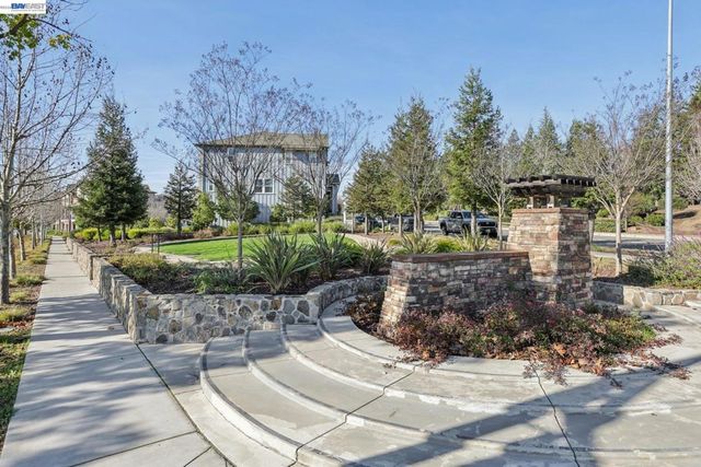 3933 Portola Cmn 1, Livermore, CA 94551