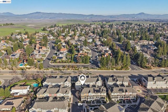 3933 Portola Cmn 1, Livermore, CA 94551