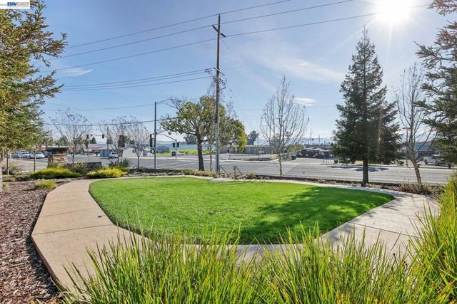 3933 Portola Cmn 1, Livermore, CA 94551