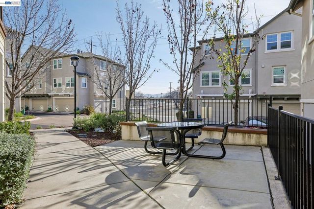 3933 Portola Cmn 1, Livermore, CA 94551