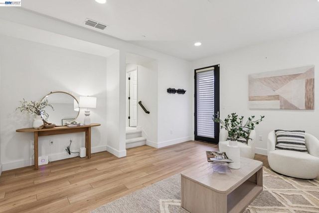 3933 Portola Cmn 1, Livermore, CA 94551