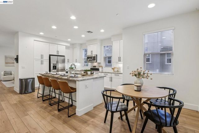 3933 Portola Cmn 1, Livermore, CA 94551