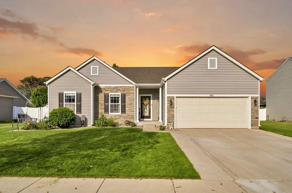 1926 Boardwalk Circle E, Portage, IN 46368